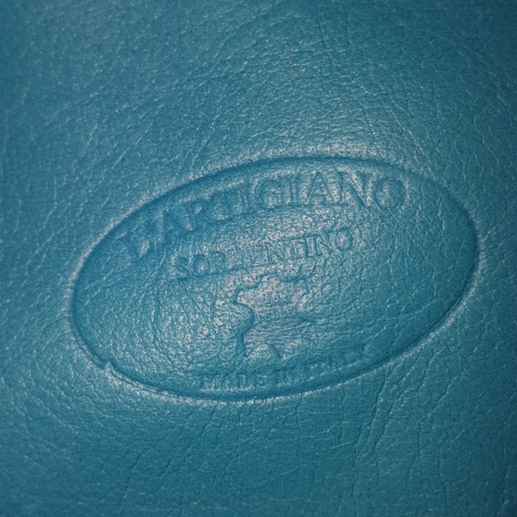 L' Artigiano leather wristlet/crossbody - Picture 2 of 7